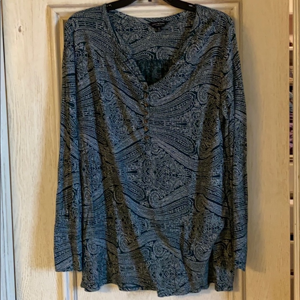 1X long sleeved blouse